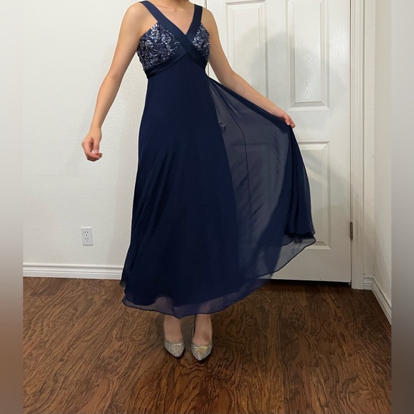 Navy Blue Maxi Dress with Sequin & Beading Detail Size 6 - Picture 2 of 8